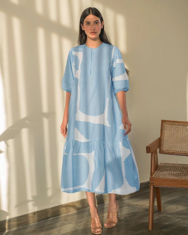 Sleeveless Women Dress in Bright Colors for Summer Parties Sleeveless Women Dress in Bright Colors for Summer Parties Blue Abstract Print Bottom Flare Dress